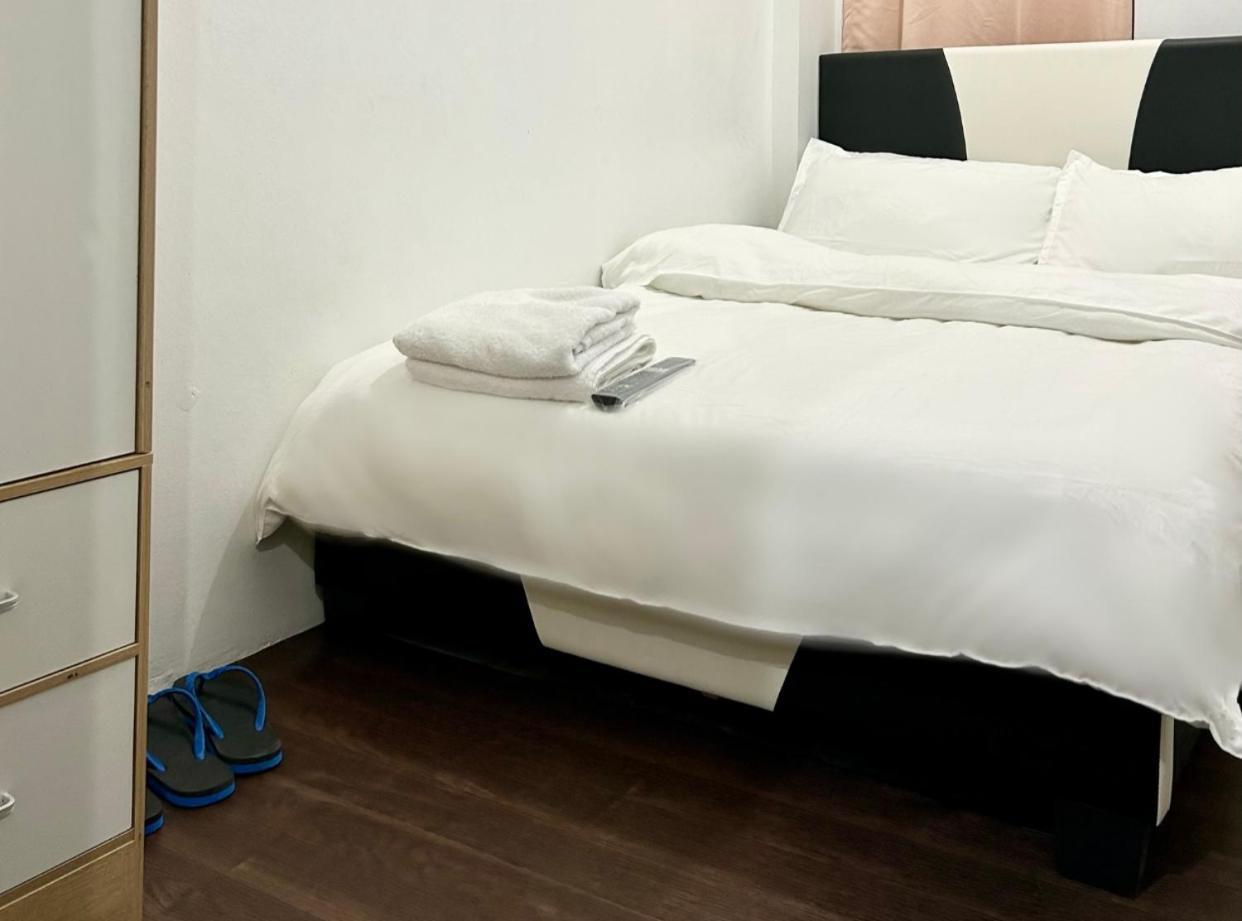 Private Room With Ac And Fan At Ekg Manila House Rental Exteriör bild