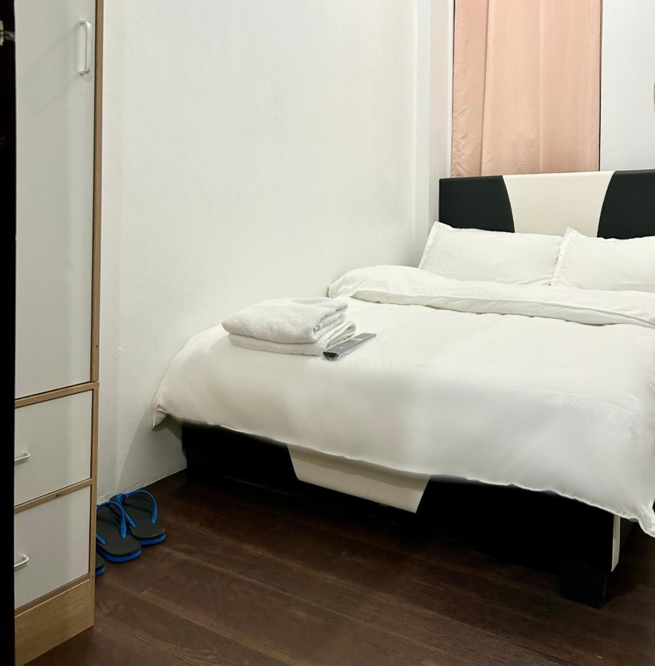Private Room With Ac And Fan At Ekg Manila House Rental Exteriör bild